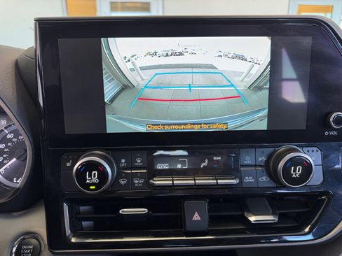 Used 2023 Toyota Highlander XLE image 29
