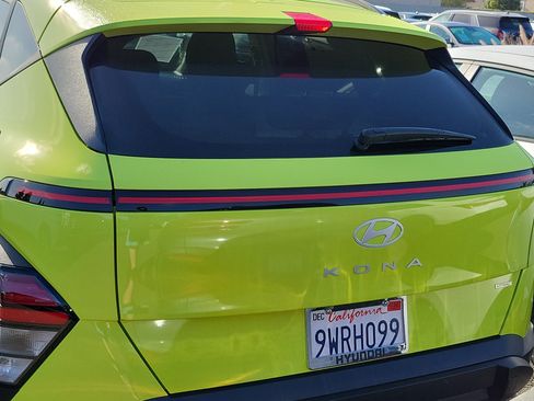 Certified 2025 Hyundai Kona SEL AWD/4WD image 4