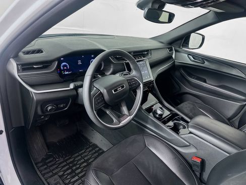 Used 2023 Jeep Grand Cherokee Altitude AWD/4WD image 9