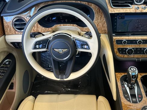Certified 2023 Bentley Bentayga AWD/4WD image 16