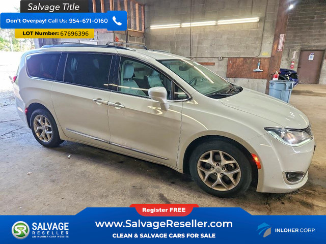 Used 2017 Chrysler Pacifica Touring-L w/ Tire & Wheel Group FWD image 5