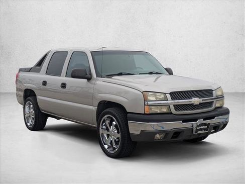 Used 2004 Chevrolet Avalanche 2WD image 3