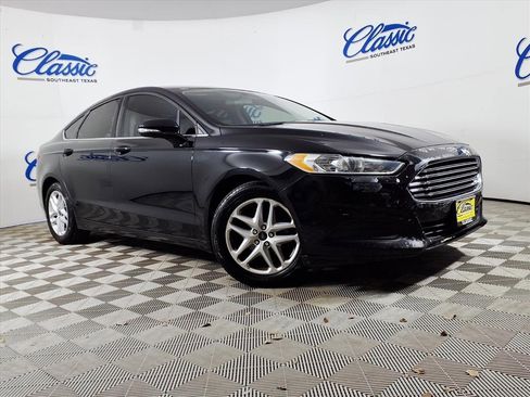 Used 2016 Ford Fusion SE image 1