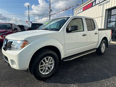 Used 2014 Nissan Frontier SV w/ SV Value Truck Package AWD/4WD image 14
