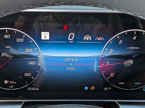 Used 2025 Mercedes-Benz GLC 300 4MATIC image 11