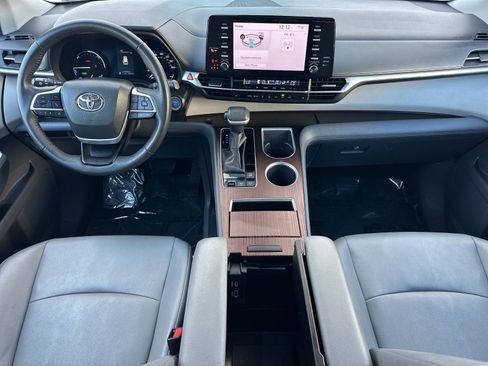 Used 2023 Toyota Sienna XLE image 14