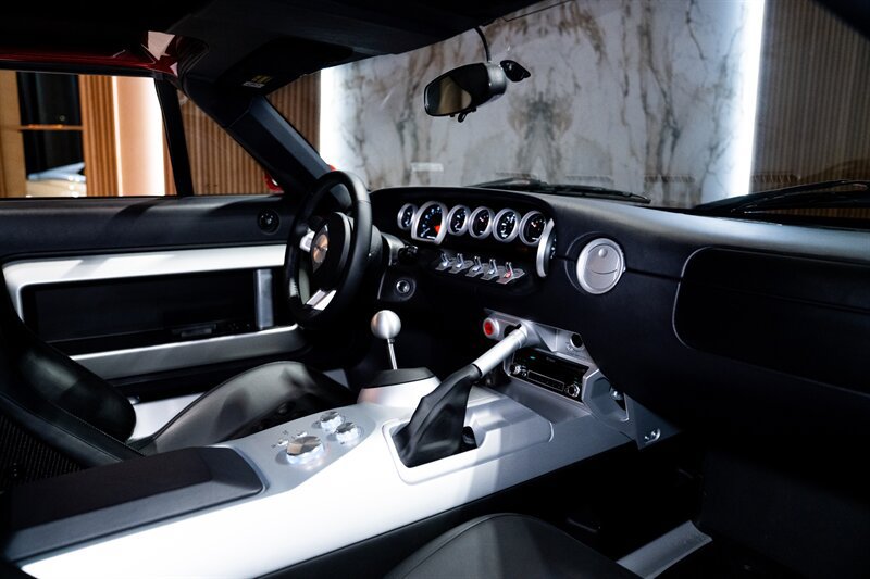 Used 2005 Ford GT RWD image 40