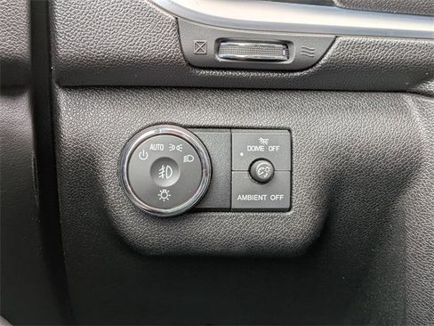 Used 2017 Chevrolet Traverse LT image 20