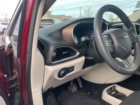 Used 2017 Chrysler Pacifica Touring w/ Tire & Wheel Group image 18