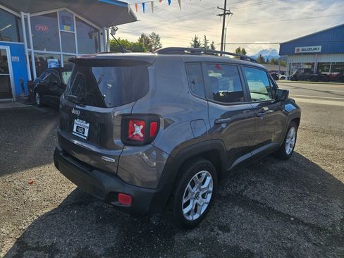 Used 2016 Jeep Renegade Latitude w/ Cold Weather Group image 7