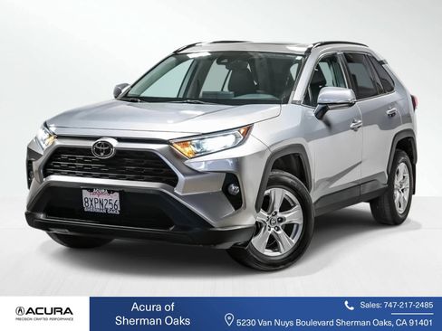 Used 2021 Toyota RAV4 XLE image 1