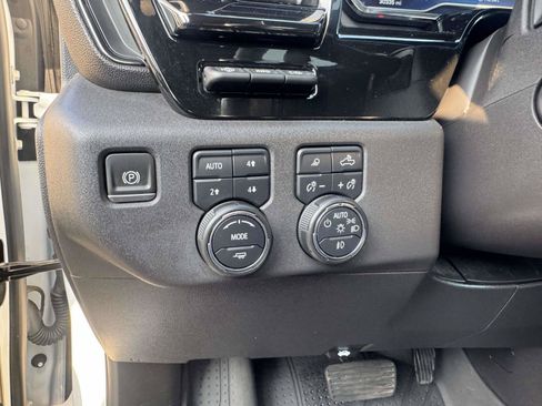 Used 2023 Chevrolet Silverado 1500 ZR2 w/ Technology Package AWD/4WD image 33