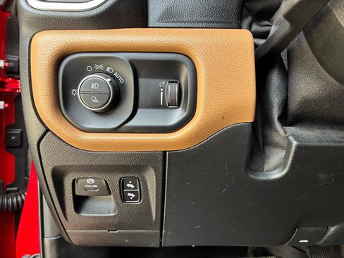 Used 2020 RAM 1500 Big Horn AWD/4WD image 23
