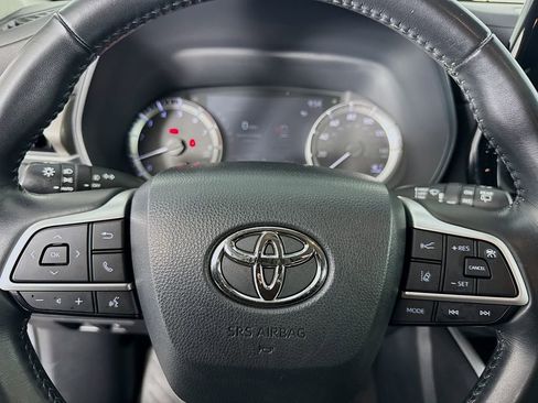 Used 2023 Toyota Highlander LE image 16