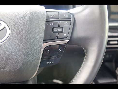 Used 2025 Toyota Camry XLE AWD/4WD image 26