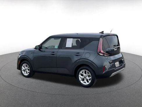 Used 2025 Kia Soul LX w/ LX Technology Package image 10