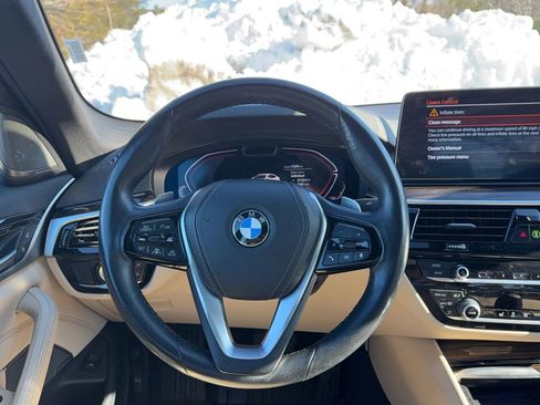 Used 2023 BMW 540i xDrive w/ Premium Package image 10