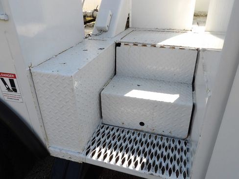 Used 2007 Ford F550 2WD Regular Cab Super Duty image 23