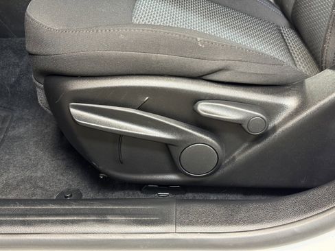 Used 2025 Jeep Compass Sport image 10