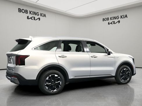 Used 2026 Kia Sorento S w/ S Panoramic Sunroof Package AWD/4WD image 4