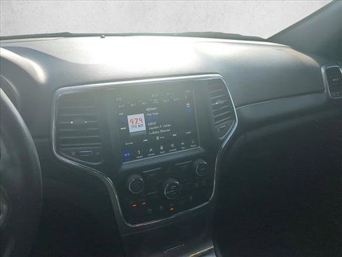 Used 2018 Jeep Grand Cherokee Laredo AWD/4WD image 15