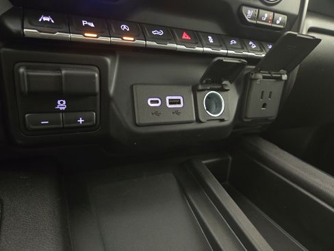 Certified 2021 GMC Sierra 1500 Denali w/ Denali Ultimate Package AWD/4WD image 29