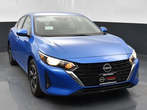 Used 2025 Nissan Sentra SV image 2