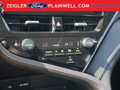 Used 2022 Toyota Camry SE w/ Cold Weather Package AWD/4WD image 19