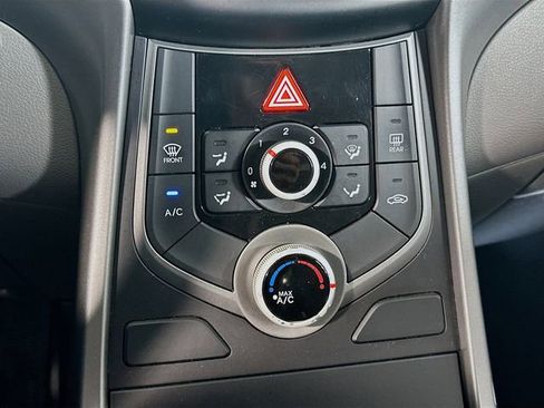 Used 2016 Hyundai Elantra SE image 24