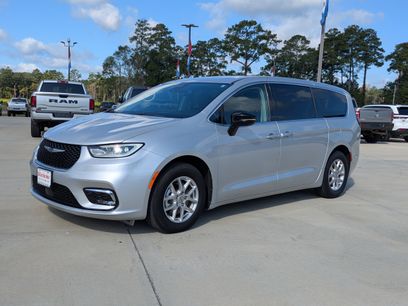 Used 2024 Chrysler Pacifica Touring-L