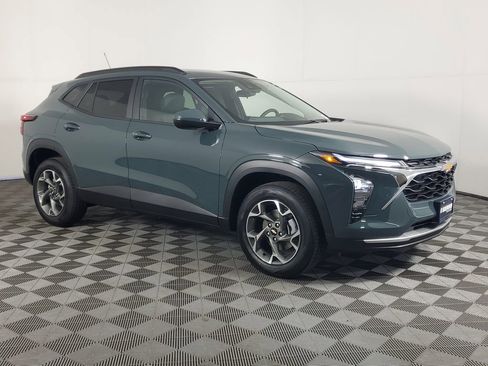 New 2026 Chevrolet Trax LT w/ Driver Confidence Package image 2