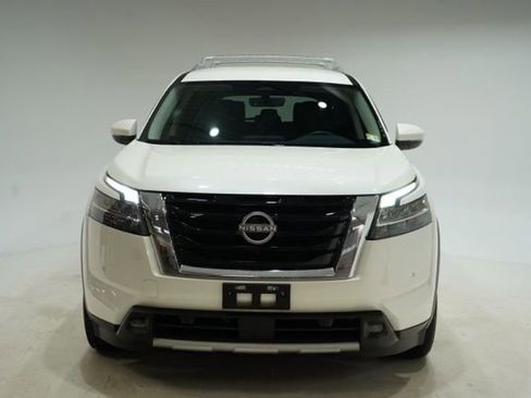 Used 2024 Nissan Pathfinder SL image 2