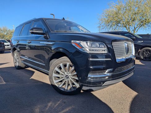 Used 2018 Lincoln Navigator Select w/ Technology Package image 3