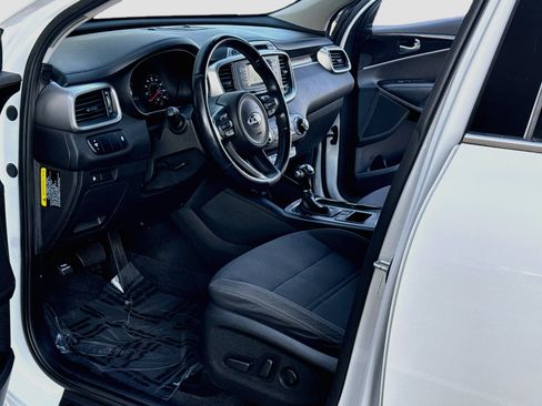 Used 2016 Kia Sorento FWD w/ LX Convenience Package image 11