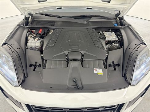 Used 2024 Porsche Cayenne Turbo GT image 33