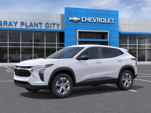 New 2026 Chevrolet Trax LS w/ Driver Confidence Package FWD image 2