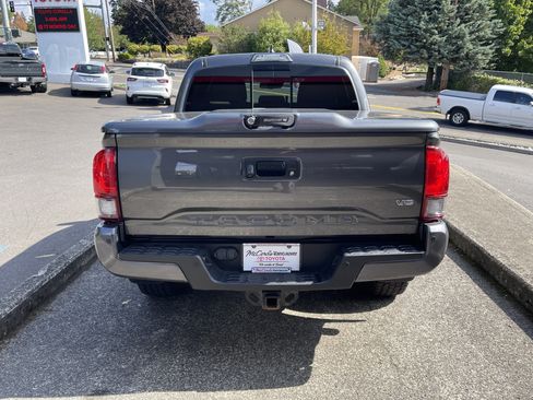 Used 2018 Toyota Tacoma TRD Off-Road w/ Technology Package AWD/4WD image 5