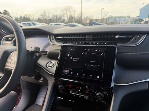 Used 2023 Jeep Grand Cherokee Altitude image 23