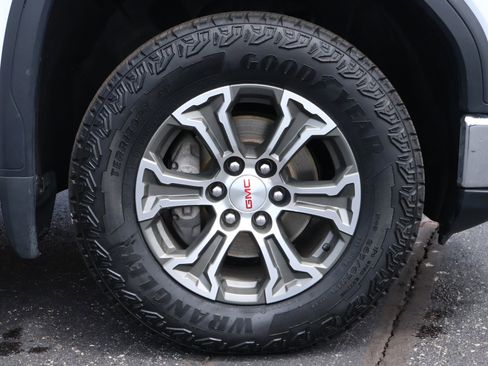 Used 2025 GMC Sierra 1500 SLT AWD/4WD image 22