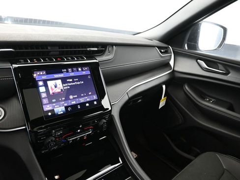 New 2025 Jeep Grand Cherokee L Altitude image 24