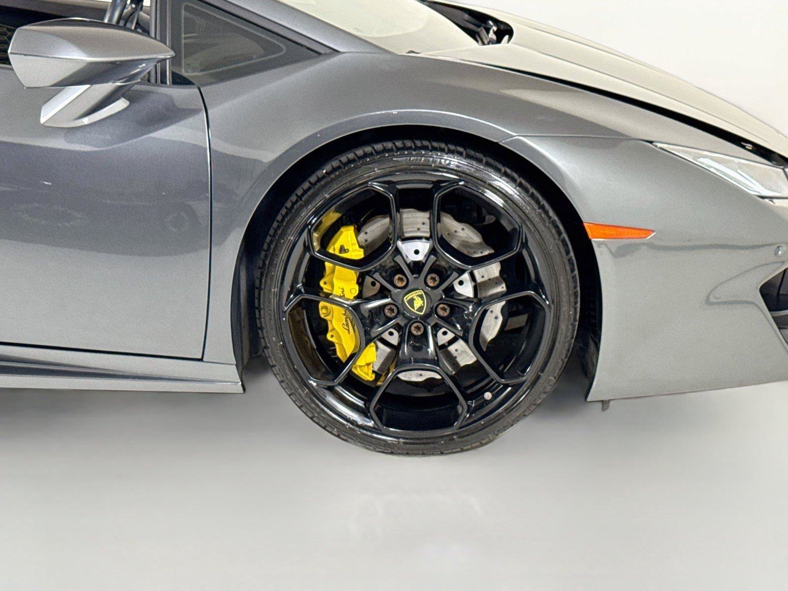 Used 2017 Lamborghini Huracan LP 580-2 RWD image 34