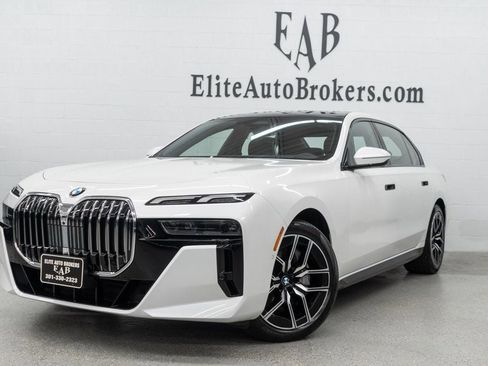 Used 2025 BMW 740i xDrive AWD/4WD image 1