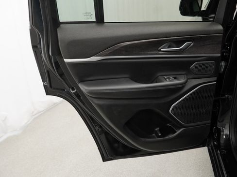 Used 2023 Jeep Grand Cherokee 4WD 4xe image 46