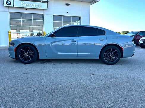 Used 2020 Dodge Charger SXT w/ Driver Convenience Group RWD image 4
