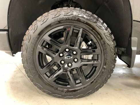 Used 2026 Chevrolet Silverado 1500 LT Trail Boss w/ LT Trail Boss Premium Package AWD/4WD image 2