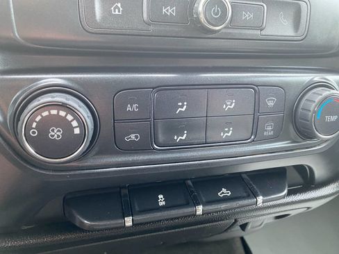 Used 2018 Chevrolet Silverado 1500 Custom w/ Custom Value Package AWD/4WD image 27