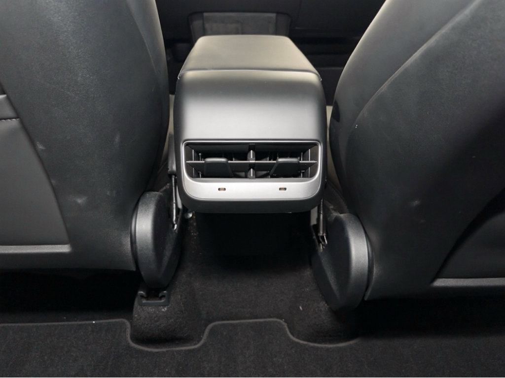 Used 2024 Tesla Model Y Long Range AWD/4WD image 19
