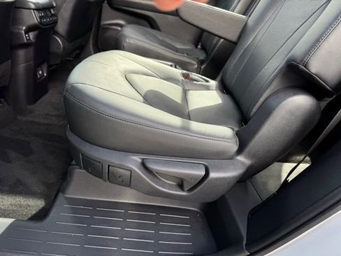 Used 2024 Toyota Grand Highlander AWD image 11