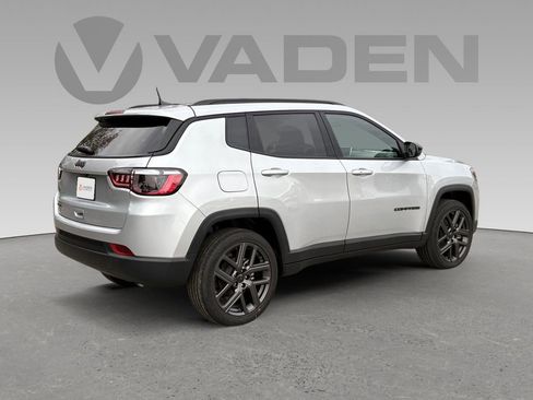 New 2026 Jeep Compass Latitude image 18