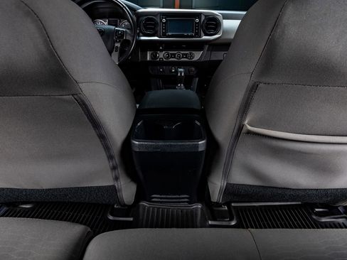 Used 2018 Toyota Tacoma SR5 AWD/4WD image 30